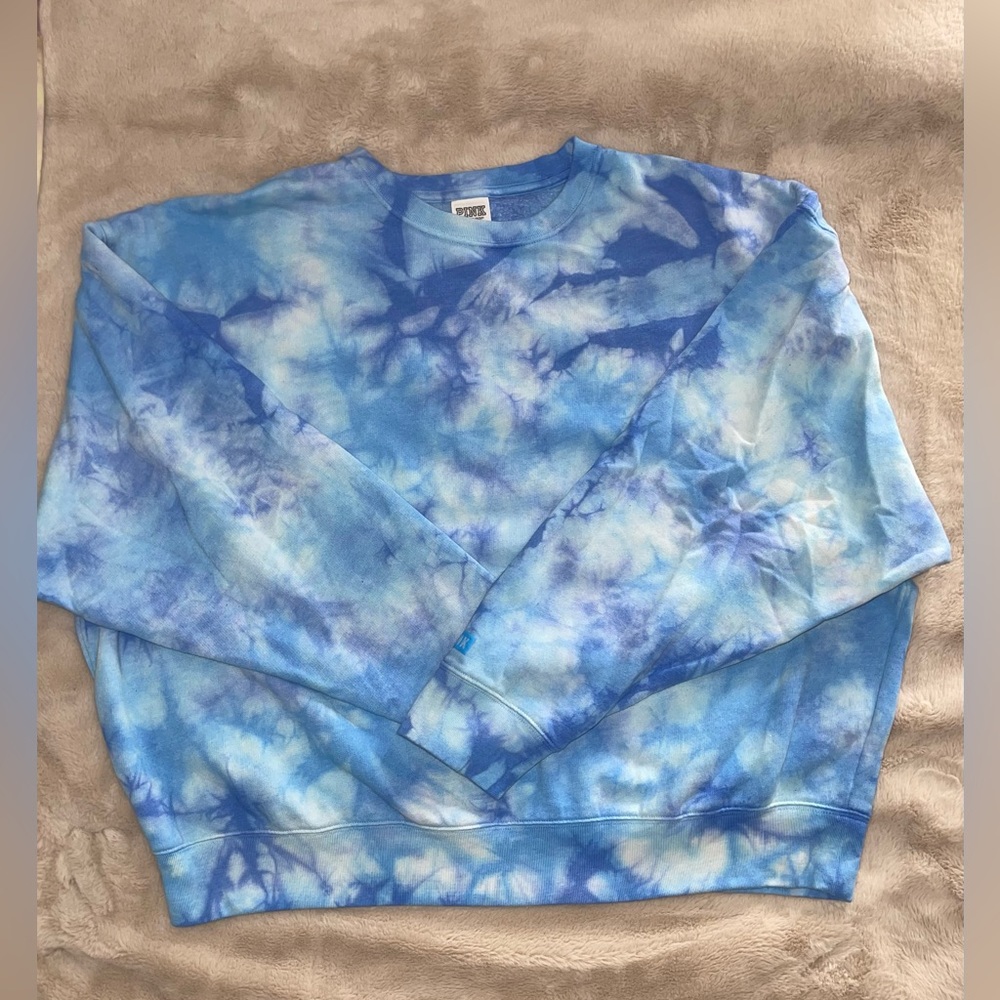 VICTORIA’S SECRET PINK crewneck sweater